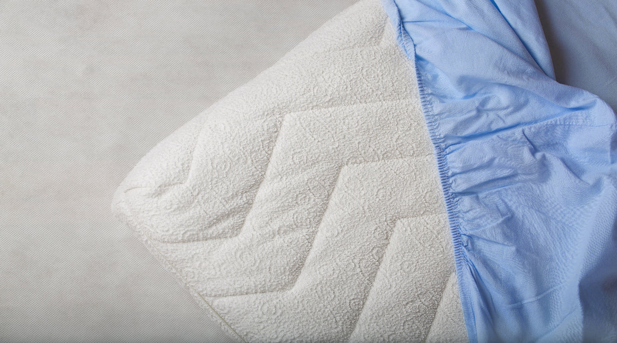 mattress with fitted sheet on